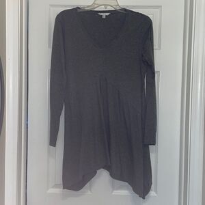 ✨CAbi #250 Gray Shark Bite Tunic Top